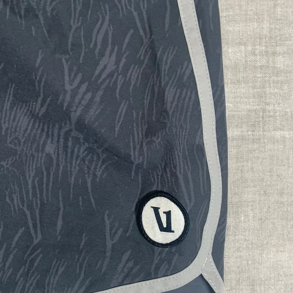 Vuori Board Shorts Mens 38 Charcoal Grey Excellent Abstract Print Swim Trunks